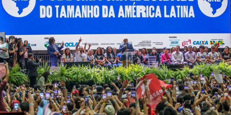 Lula participa de congresso da UNE e promete mais universidades – Artigo de Exemplo