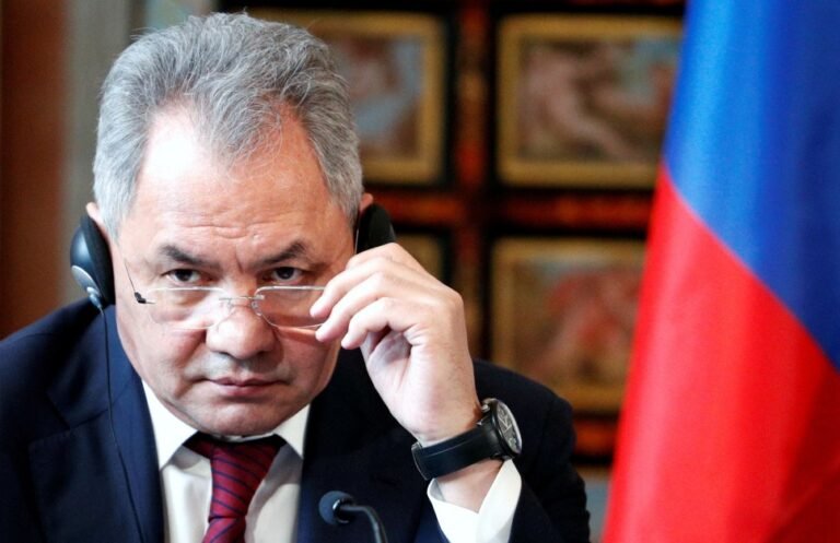 Vladimir Putin substitui ministro da Defesa da Rússia por civil | CNN Brasil