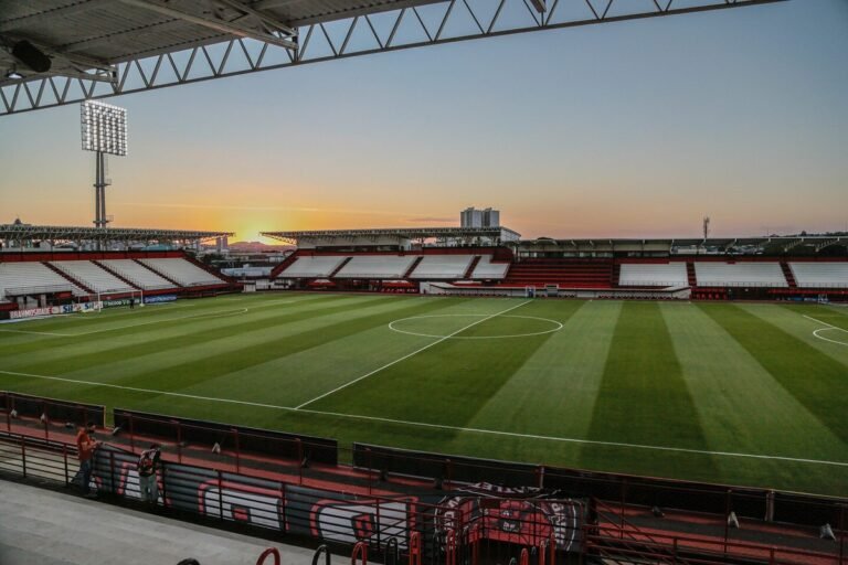 Atlético-GO x Grêmio: onde assistir ao vivo, horário e escalações