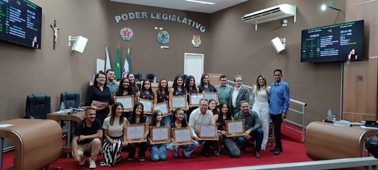 Câmara Municipal de Arcos homenageia time de basquete do IEMAR e vice-prefeito Ronaldo da Arcolub