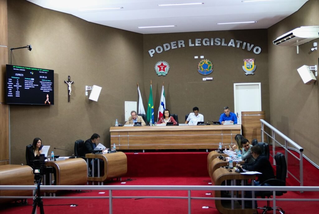 Câmara Municipal de Arcos elege nova Mesa Diretora em meio a críticas e fragilidade da oposição