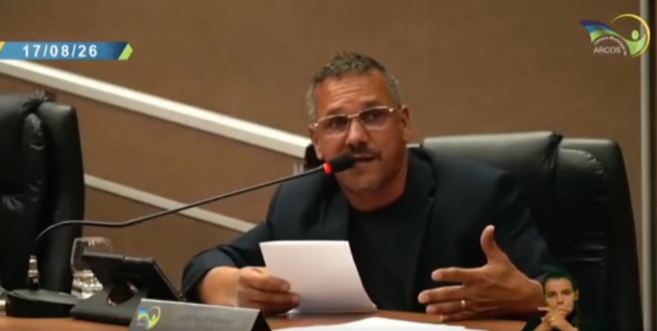 Vereador Alex Didier cobra solução para reformas de 13 casas de famílias de baixa renda em Arcos
