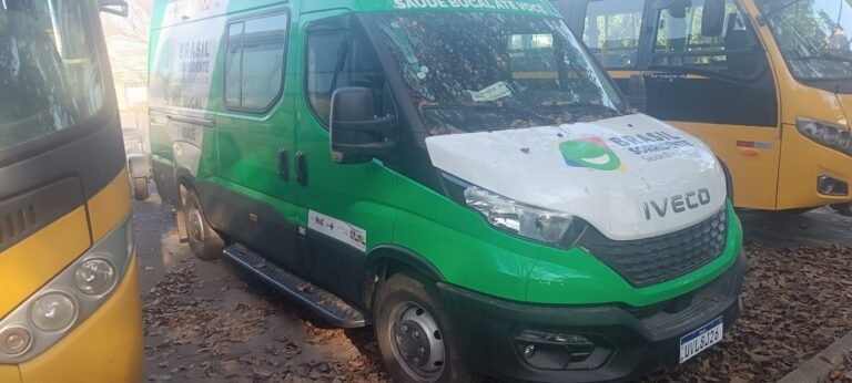 R$ 380 mil parados: unidade odontológica móvel continua sem atender a população de Arcos