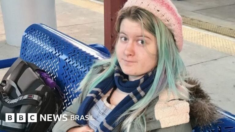 Uber deve pagar R$ 205 milhões à família de jovem morta nos EUA Uber é condenada a pagar R$ 205 milhões à família de jovem que morreu na Califórnia depois de motorista a abandonar na rodovia