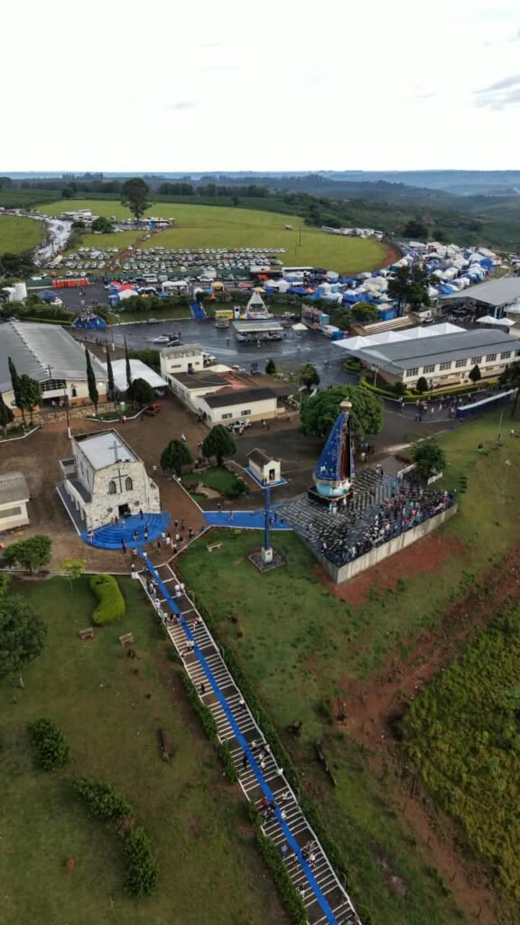 Campos Altos reúne romeiros em homenagem a Nossa Senhora Aparecida