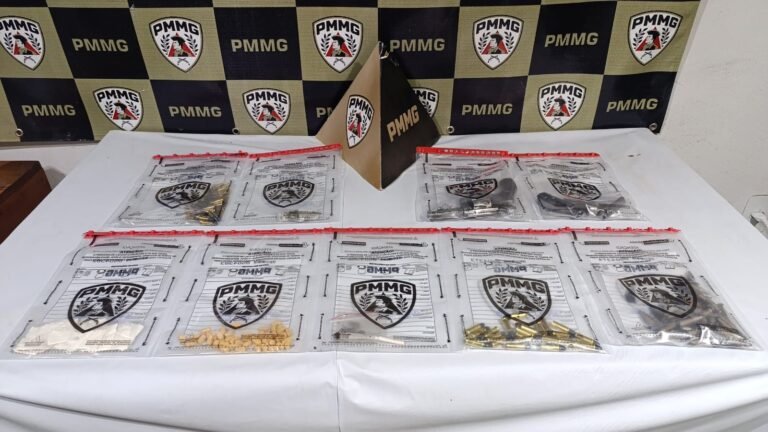 PMMG apreende drogas, armas e munições em Arcos